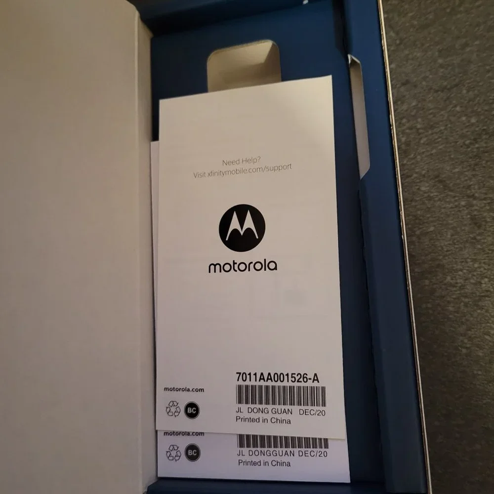 NEW - Moto G Play cell phone - unlocked